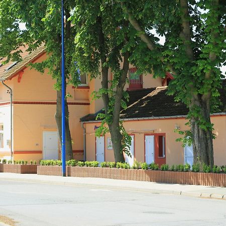 Pension Am Ostbahnhof Гота Екстериор снимка